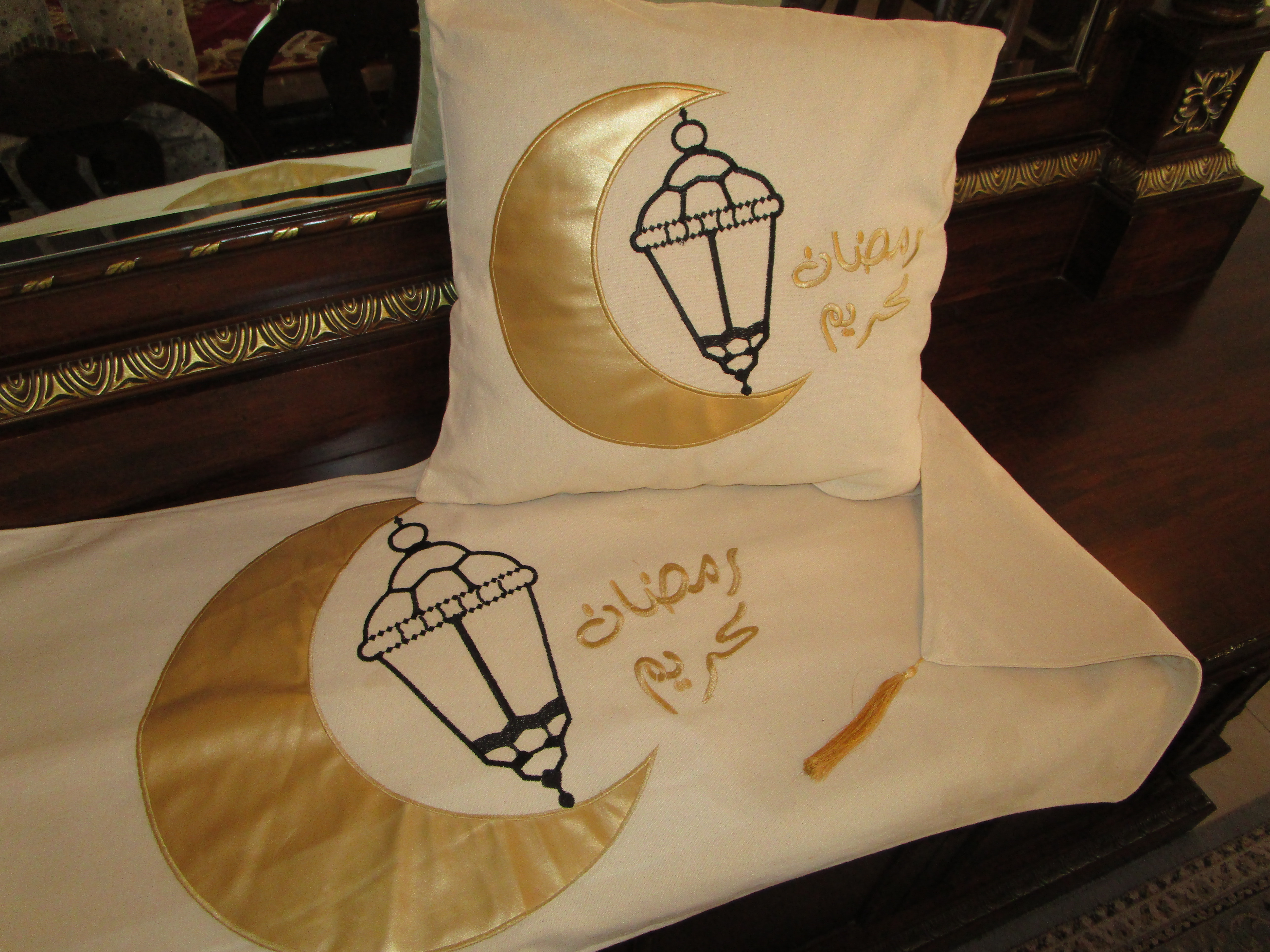 Runner and pillow for Ramadan decor